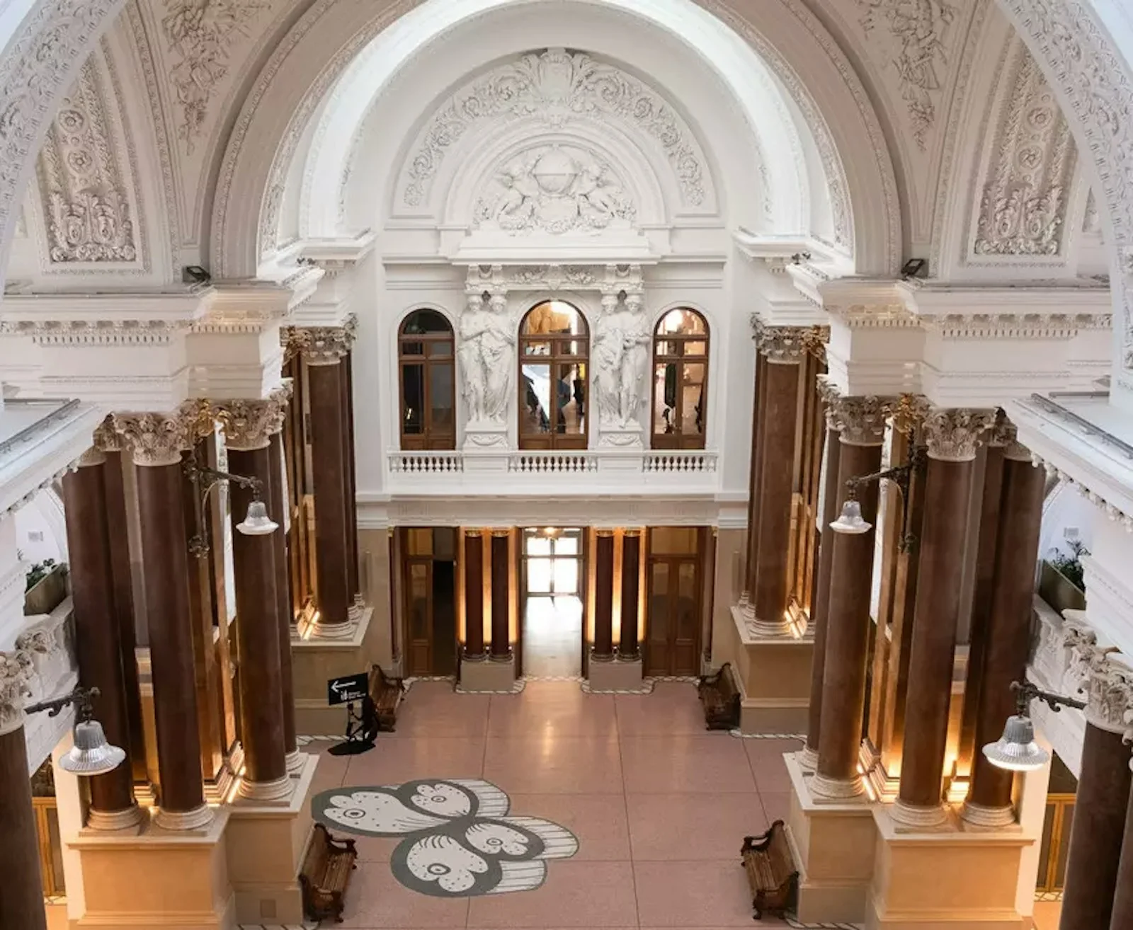Grande nef publique de la Bourse de Bruxelles — vue intérieure